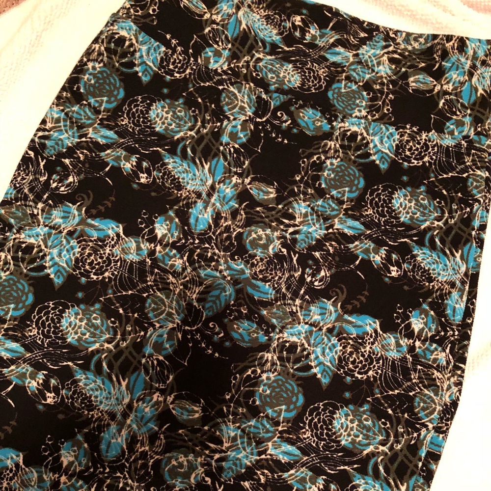 M Cassie LuLaRoe